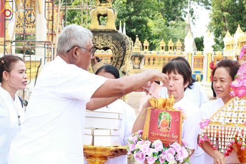 ภาพ No.168531:พิธีทอดกฐิน ณ วัดศรีประทุนทอง จ.สุพรรณบุรี ในโครงการกฐินสามัคคีทั่วไทย 30,000 วัด บูชาธรรม 80 ปี หลวงพ่อธัมมชโย โดยคณะศิษยานุศิษย์วัดพระธรรมกาย วันที่ 20 ตุลาคม พ.ศ. 2567