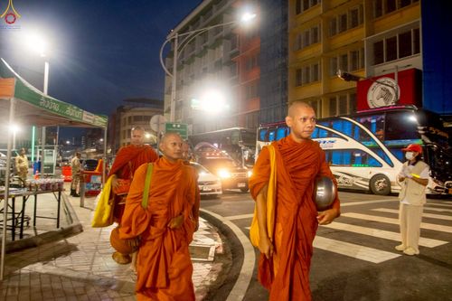 ภาพ No.237012:วันอาทิตย์ที่ 10 สิงหาคม พ.ศ. 2568 มหาสังฆทานครั้งยิ่งใหญ่ ตักบาตรพระ 10,000 รูป ถ.นิพัทธ์อุทิศ 3 ใจกลางนครหาดใหญ่ จ.สงขลา (ชุดที่ 2)