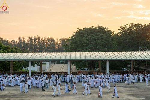 ภาพ No.167444:พิธีตักบาตรและพิธีบูชาข้าวพระ ในวันอาทิตย์ที่ 3 พฤศจิกายน พ.ศ. 2567 ณ วัดพระธรรมกาย