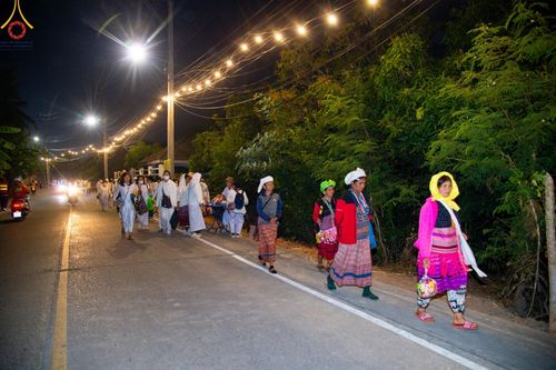 ภาพ No.197591:พิธีตักบาตรพระธรรมยาตรา ณ อนุสรณ์สถานลำดับที่ 4 สถานที่เกิดด้วยกายธรรม วัดโบสถ์(บน) ต.บางคูเวียง จ.นนทบุรี ในโครงการธรรมยาตรา กตัญญูบูชา มหาปูชนียาจารย์ พระมงคลเทพมุนี(สด จนฺทสโร) พระผู้ปราบมาร อนุสรณ์สถาน 7 แห่ง ปีที่ 13 วันที่ 19 มกราคม พ.ศ. 2568