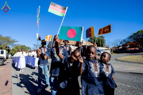 ภาพ No.231600:โครงการบรรพชาอุปสมบทหมู่ครั้งที่ 2 ณ วัดพระธรรมกายโจฮันเนสเบิร์ก ประเทศแอฟริกาใต้ วันอาทิตย์ 29 มิถุนายน พ.ศ. 2568