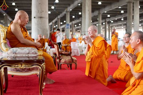 ภาพ No.221512:วันอังคารที่ 22 เมษายน พ.ศ. 2568 ภาพพิธีถวายมหาสังฆทานคณะสงฆ์ 40,000 กว่าวัดทั่วประเทศ เนื่องในวันคุ้มครองโลก ชุดที่ 2 (ปลื้มให้สมการรอคอย) ณ ลานธรรมพระมหาธรรมกายเจดีย์ วัดพระธรรมกาย