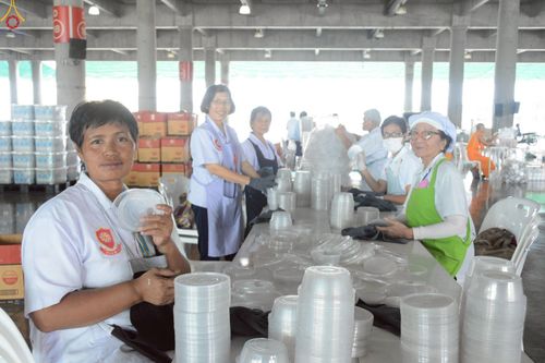 ภาพ No.246646:วันที่ 12 กันยายน พ.ศ. 2568 การเก็บงาน จัดเก็บไฟ LED ของเจ้าหน้าที่ทุกสถานะ ณ วิหารคด วัดพระธรรมกาย