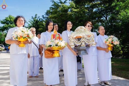 ภาพ No.166706:พิธีทอดกฐิน ณ วัดเขาดินมังกรทอง อ.บ่อทอง จ.ชลบุรี  ในโครงการกฐินสามัคคีทั่วไทย 30,000 วัด บูชาธรรม 80 ปี หลวงพ่อธัมมชโย โดยคณะศิษยานุศิษย์วัดพระธรรมกาย วันที่ 23 ตุลาคม พ.ศ. 2567