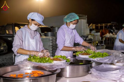ภาพ No.201756:พิธีถวายภัตตาหารเป็นสังฆทาน แด่พระธรรมยาตรา ณ อนุสรณ์สถานบางปลา วัดบางปลา อำเภอบางเลน จังหวัดนครปฐม ในโครงการธรรมยาตรา กตัญญูบูชา มหาปูชนียาจารย์ พระมงคลเทพมุนี(สด จนฺทสโร) พระผู้ปราบมาร อนุสรณ์สถาน 7 แห่ง ปีที่ 13 วันที่ 26 มกราคม พ.ศ. 2568