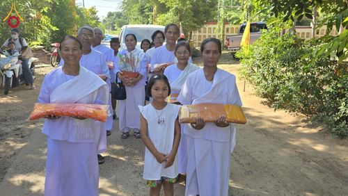 ภาพ No.182970:พิธีทอดกฐิน ณ วัดปราสาทสูง อ.ห้วยราช จ.บุรีรัมย์ ในโครงการทอดกฐินสามัคคีทั่วไทย 30,000 วัด บูชาธรรม 80 ปี หลวงพ่อธัมมชโย โดยคณะศิษยานุศิษย์วัดพระธรรมกาย วันที่ 10 พฤศจิกายน พ.ศ. 2567