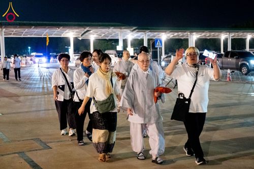 ภาพ No.187573:พิธีฉลองชัยสวดมนต์บทธัมมจักกัปปวัตนสูตร 7,000,000,000 จบ และพิธีสวดมนต์ข้ามปี วันที่ 31 ธันวาคม พ.ศ. 2567 ถึงวันที่ 1 มกราคม พ.ศ. 2568 ณ มหารัตนวิหารคด วัดพระธรรมกาย จ.ปทุมธานี