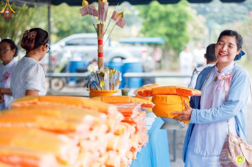 ภาพ No.215905:วันพฤหัสบดีที่ 3 เมษายน พ.ศ. 2568 พิธีบรรพชาสามเณร ภาคฤดูร้อน รุ่นที่ 15  บูชาธรรมหลวงพ่อธัมมชโย 81 ปี 81 รูป ณ ศูนย์ปฏิบัติธรรมสวนผึ้ง จ.ราชบุรี