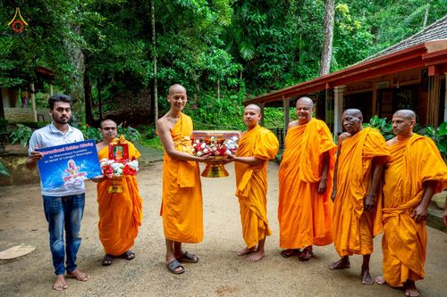 ภาพ No.262951:วันที่ 22 ตุลาคม พ.ศ. 2568 พิธีทอดกฐินสมทบ วัดกัลยาณมิตรต่างประเทศ  บูชาธรรม 81 ปี หลวงพ่อธัมมชโย ณ วัดโกฮอน ราชมหาวิหารายา และวัดศรีสุธรรมมารามายา   เมืองมาตะเล ประเทศศรีลังกา 