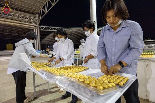 ภาพ No.120561:พิธีถวายภัตตาหารเป็นสังฆทาน แด่คณะพระธรรมยาตรา ปีที่ 12 วันที่ 29 มกราคม พ.ศ. 2567 ณ สภาธรรมกายสากล วัดพระธรรมกาย