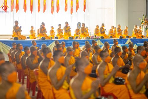 ภาพ No.122971:พิธีตักบาตร และพิธีบูชาข้าวพระ ในวันอาทิตย์ต้นเดือนที่ 4 กุมภาพันธ์ พ.ศ. 2567 ณ วัดพระธรรมกาย จ.ปทุมธานี
