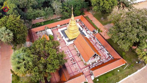 ภาพ No.275814:วันพุธที่ 3 ธันวาคม พ.ศ. 2568 พิธีบรรพชาอุปสมบท โครงการอุปสมบทบูชาธรรมมหาปูชนียาจารย์ ศูนย์อบรม : ศูนย์ส่งเสริมศีลธรรม จ.พะเยา ณ โบราณสถานพระธาตุจอมทอง และ โบสถ์กลางน้ำ วัดพระธาตุศรีโคมคำ อำเภอเมือง จังหวัดพะเยา