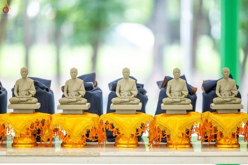 ภาพ No.227652:วันเสาร์ที่ 31 พฤษภาคม พ.ศ.2568 พิธีถวายผ้าไตรแด่สามเณรผู้เข้ารับการอุปสมบท , พิธีอุปสมบทสามเณรเตรียม DCI วัดพระธรรมกาย จ.ปทุมธานี