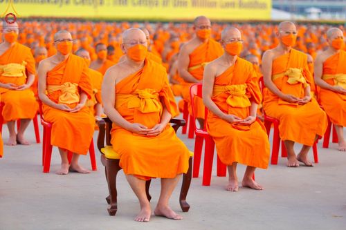 ภาพ No.102228:พระธรรมทายาทในโครงการอุปสมบทหมู่ บูชาธรรมมหาปูชนียาจารย์ ร่วมปฏิบัติธรรม ถ่ายภาพหมู่ประวัติศาสตร์ และรับฟังโอวาทจากหลวงพ่อทัตตชีโว ณ ลานธรรม พระมหาธรรมกายเจดีย์ วัดพระธรรมกาย วันที่ 15 ธันวาคม พ.ศ. 2566