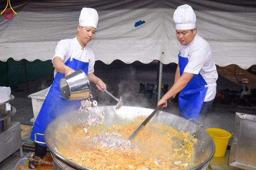 ภาพ No.109839:ถวายภัตตาหารเป็นสังฆทาน แด่คณะพระธรรมยาตราฯ ปีที่ 12 วันที่ 11 มกราคม พ.ศ. 2567 ณ อนุสรณ์สถานคลองบางนางแท่น  อ.สามพราน จ.นครปฐม