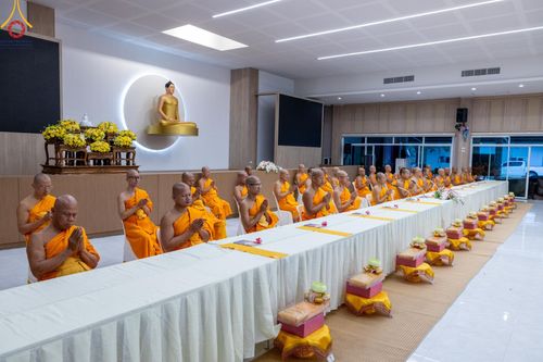 ภาพ No.127717:พิธีถวายภัตตาหารเป็นสังฆทาน แด่คณะพระธรรมยาตราฯ ในโครงการธรรมยาตราอัญเชิญพระบรมสารีริกธาตุ ประดิษฐาน ณ มหารัตนเจดีย์สิริปทุมสวรรค์ อ.บางกล่ำ จ.สงขลา วันที่ 8 มีนาคม พ.ศ. 2567