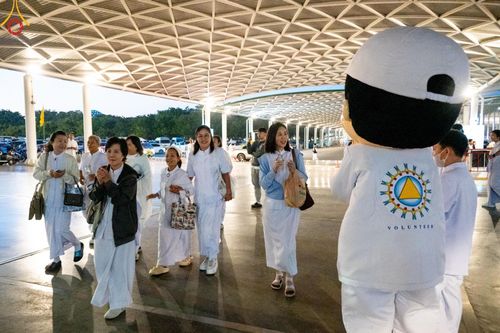 ภาพ No.187695:พิธีตักบาตรฉลองพระใหม่ ต้อนรับพุทธศักราช 2568 ณ ลานธรรมพระมหาธรรมกายเจดีย์ วัดพระธรรมกาย จ.ปทุมธานี วันที่ 1 มกราคม พ.ศ. 2568