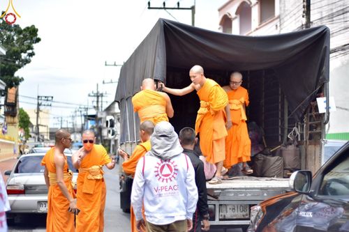 ภาพ No.129956:V.34 เพื่อธรรมเพื่อบางกล่ำ การรับบุญของเจ้าหน้าที่หน่วยงานต่างๆ  เพื่องานธรรมยาตราอัญเชิญพระบรมสารีริกธาตุ ประดิษฐาน ณ มหารัตนเจดีย์สิริปทุมสวรรค์ (เจดีย์อริยพุทธะ 5 พระองค์) ณ ศูนย์ปฏิบัติธรรมภาคใต้ อ.บางกล่ำ จ.สงขลา ระหว่างวันที่ 9-10 มีนาคม พ.ศ. 2567