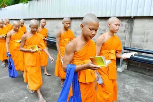 ภาพ No.229630:วันที่ 25 มิถุนายน พ.ศ. 2568 (แรม 15 ค่ำ เดือน 7) พิธีบุพเปตพลี ครั้งที่ 166 ร่วมอุทิศบุญแด่หมู่ญาติที่ล่วงลับไปแล้ว และสืบทอดอายุพระพุทธศาสนา ณ หอฉันคุณยายอาจารย์ฯ วัดพระธรรมกาย