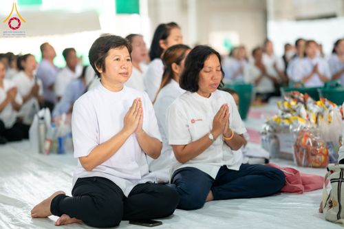 ภาพ No.61957:ตักบาตรฉลองสามเณรใหม่ มัชฌิมธรรมทายาท ณ วิหารคด คอร์ 9 วัดพระธรรมกาย วันที่ 15 เมษายน พ.ศ. 2567