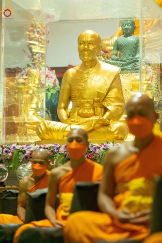 ภาพ No.110770:พระธรรมยาตราร่วมปฏิบัติธรรม และถ่ายภาพหมู่ประวัติศาสตร์ ในโครงการธรรมยาตรากตัญญูบูชา มหาปูชนียาจารย์ พระมงคลเทพมุนี(สด จนฺทสโร) พระผู้ปราบมาร อนุสรณ์สถาน 7 แห่ง ปีที่ 12 วันที่ 12 มกราคม พ.ศ. 2567 ณ วัดสองพี่น้อง จ.สุพรรณบุรี