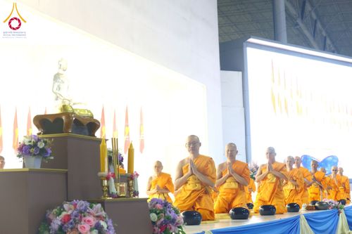 ภาพ No.223294:วันวิสาขบูชา วันอาทิตย์ที่ 11 พฤษภาคม พ.ศ. 2568 พิธีตักบาตร และปฎิบัติธรรม ณ สภาธรรมกายสากล วัดพระธรรมกาย