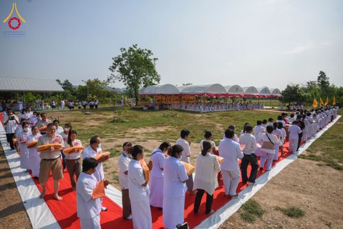 พิธีทอดผ้าป่ายกค้ำฟ้ามหามงคล อาคาร 80 ปี หลวงพ่อธัมมชโย ณ ศูนย์ปฏิบัติธรรมวิหารแดง ต.เจริญธรรม อ.วิหารแดง จ.สระบุรี วันที่ 17 มีนาคม พ.ศ. 2567