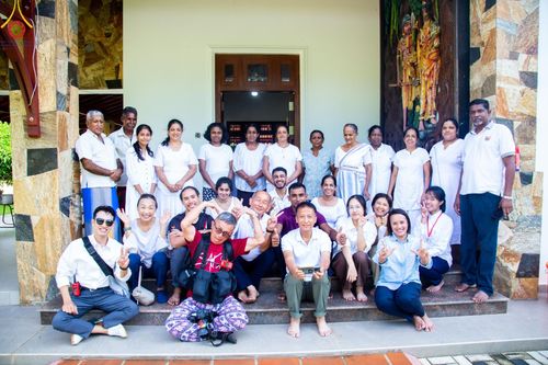 ภาพ No.140091:PhotoStory มหาศรัทธา ธรรมยาตราศรีลังกา EP.3  โครงการสยาม-ลังกา ธรรมยาตรา ฉลองเทศกาลวิสาขบูชาแห่งชาติ ศรีลังกา  บูชาธรรม 80 ปีหลวงพ่อธัมมชโย เส้นทางจาก เมืองดัมบูลลา ไปยัง เมืองมาตะเล  ตั้งแต่วันที่ 17-20 พฤษภาคม พ.ศ. 2567