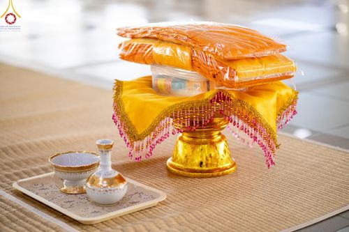 ภาพ No.122820:พิธีสวดพระพุทธมนต์ พิธีทอดผ้าบังสุกุล และพิธีถวายภัตตาหาร เป็นสังฆทานแด่พระภิกษุ สามเณร เนื่องในวันมหาปูชนียาจารย์ วันเสาร์ที่ 3 กุมภาพันธ์ พ.ศ. 2567 ณ หอฉันคุณยายอาจารย์ฯ วัดพระธรรมกาย