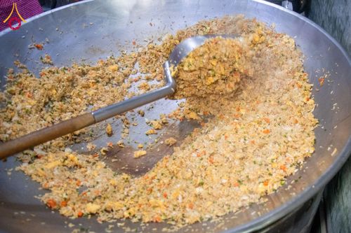 ภาพ No.194856:พิธีถวายภัตตาหารเป็นสังฆทาน แด่พระธรรมยาตรา ณ อนุสรณ์สถานมหาวิหารพระมงคลเทพมุนี (โลตัสแลนด์) อ.สองพี่น้อง จ.สุพรรณบุรี ในโครงการธรรมยาตรา กตัญญูบูชา มหาปูชนียาจารย์ พระมงคลเทพมุนี(สด จนฺทสโร) พระผู้ปราบมาร แห่ง ปีที่ 13 วันที่ 14 มกราคม พ.ศ.2568