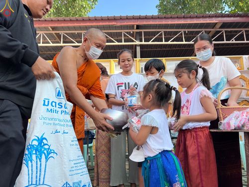 ภาพ No.92785:พิธีประเพณีตักบาตรเทโวโรหณะ พิธีทอดกฐิน และพิธีกรานกฐิน ณ วัดบางบัว แขวงอนุสาวรีย์ เขตบางเขน กรุงเทพมหานคร วันที่ 5 พฤศจิกายน พ.ศ. 2566