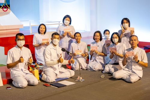 ภาพ No.105166:พิธีฉลองชัยสวดมนต์บทธรรมจักร 6,000,000,000 จบ และสวดมนต์ข้ามปี ณ มหารัตนวิหารคด วัดพระธรรมกาย ในวันที่ 31 ธันวาคม พ.ศ. 2566