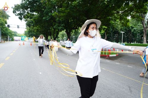 ภาพ No.88644:คณะสงฆ์ เจ้าหน้าที่ และสาธุชน ทุ่มเทแรงกายแรงใจเตรียมงาน เพื่องานวันครูผู้ค้นพบวิชชาธรรมกาย ตั้งแต่วันที่ 20 กันยายน พ.ศ. 2566