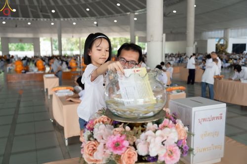 ภาพ No.134725:พิธีบุพเปตพลี ครั้งที่ 148 อุทิศบุญแด่หมู่ญาติที่ล่วงลับไปแล้ว (วันพระ แรม 15 ค่ำ เดือน 4) ณ หอฉันคุณยายอาจารย์ฯ วัดพระธรรมกาย จ.ปทุมธานี