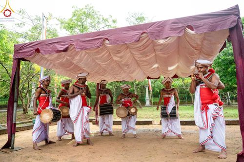 ภาพ No.141000:PhotoStory มหาศรัทธา ธรรมยาตราศรีลังกา EP.6 พิธีจุดวิสาขประทีป 6 วัด ถวายเป็น พุทธบูชา  โครงการสยาม-ลังกา ธรรมยาตรา  ฉลองเทศกาลวิสาขบูชาแห่งชาติ ศรีลังกา  บูชาธรรม 80 ปี หลวงพ่อธัมมชโย วันที่ 16 พฤษภาคม พ.ศ. 2567