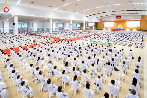 ภาพ No.215253:วันอาทิตย์ต้นเดือนที่ 6 เมษายน พ.ศ. 2568 พิธีบูชาข้าวพระ สภาธรรมกายสากล วัดพระธรรมกาย