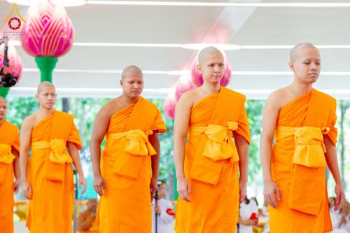 ภาพ No.223692:วันอาทิตย์ที่ 11 พฤษภาคม พ.ศ. 2568 พิธีอุปสมบทสามเณรเปรียญธรรมอุปสมบทอุทิศชีวิต 9 รูป อุบาสก 1 ท่าน ณ อุโบสถพระไตรปิฏกวัดพระธรรมกาย