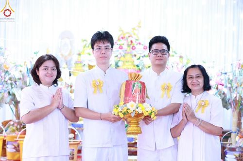 ภาพ No.168307:พิธีทอดกฐิน ณ วัดบางม่วง จ.นนทบุรี ในโครงการกฐินสามัคคีทั่วไทย 30,000 วัด บูชาธรรม 80 ปี หลวงพ่อธัมมชโย โดยคณะศิษยานุศิษย์วัดพระธรรมกาย วันที่ 20 ตุลาคม พ.ศ. 2567