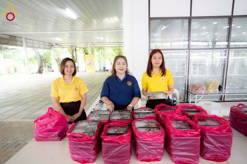 ภาพ No.230299:วันจันทร์ที่ 30 มิถุนายน พ.ศ. 2568 เจ้าอาวาสวัดพระธรรมกาย เยี่ยมอนุโมทนาให้กำลังใจ บุคลากรทางการแพทย์-เจ้าหน้าที่ผู้ปฏิบัติงาน โครงการรถตัดแว่นสายตาเคลื่อนที่สภากาชาดไทย เพื่อเด็กนักเรียนในชนบท พื้นที่จังหวัดปทุมธานี