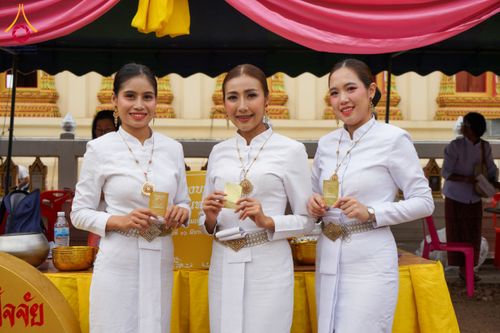 ภาพ No.131399:พิธีอัญเชิญพระบรมสารีริกธาตุ และองค์พระพุทธรัตนกายสิทธิ์ ติดตั้งองค์พระเจดีย์จตุรทิศ ถวายองค์พระเจดีย์ ลานธรรมและกำแพงแก้ว ถวายเป็นพุทธบูชา น้อมถวายบูชาธรรมหลวงพ่ออายุวัฒนมงคล ๘๐ พรรษา วันเสาร์ที่ ๑๖ มีนาคม พ.ศ. ๒๕๖๗ ณ วัดเขาพญาปราบ ต.ตะขบ อ.ปักธงชัย จ.น