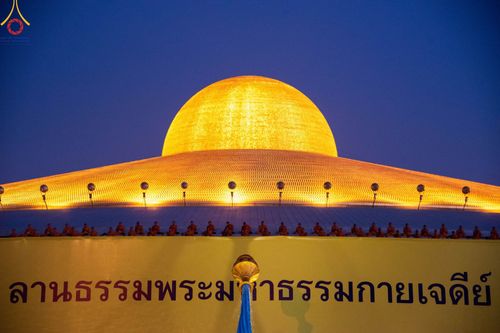 ภาพ No.105197:พิธีตักบาตรฉลองพระบวชใหม่ รุ่นบูชาธรรมมหาปูชนียาจารย์ และต้อนรับศักราชใหม่ วันจันทร์ที่ 1 มกราคม พ.ศ. 2567 ณ ลานธรรมพระมหาธรรมกายเจดีย์ วัดพระธรรมกาย