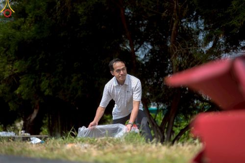 ภาพ No.220418:วันที่ 23-25 เมษายน พ.ศ. 2568 เจ้าหน้าที่และสาธุชนช่วยกัน รับบุญเก็บงานวันคุ้มครองโลก ณ วัดพระธรรมกาย