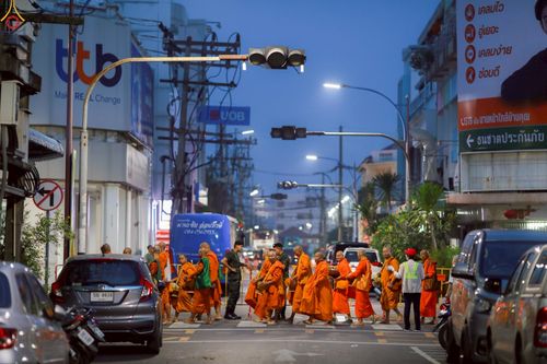 ภาพ No.236881:วันอาทิตย์ที่ 10 สิงหาคม พ.ศ. 2568 มหาสังฆทานครั้งยิ่งใหญ่ ตักบาตรพระ 10,000 รูป ถ.นิพัทธ์อุทิศ 3 ใจกลางนครหาดใหญ่ จ.สงขลา