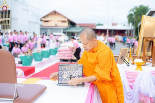 ภาพ No.150753:พิธีเจริญพระพุทธมนต์ และทำบุญตักบาตรแด่คณะสงฆ์ จำนวน 121 รูป เนื่องในโอกาสฉลองครบรอบ 120 ปี อำเภอคลองหลวง จังหวัดปทุมธานี เพื่อถวายเป็นพุทธบูชา ช่วยเหลือผู้ประสบความเดือดร้อนจากอุทกภัย และคณะสงฆ์ 323 วัด 4 จังหวัดชายแดนภาคใต้ วันเสาร์ที่ 31 สิงหาคม พ.ศ. 