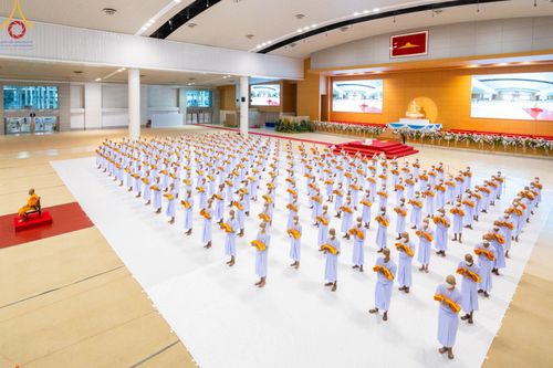 ภาพ No.101615:พิธีขอบรรพชา, พิธีขอสรณคมน์และศีล, พิธีถวายบาตร ในโครงการอุปสมบทหมู่ รุ่นบูชาธรรมมหาปูชนียาจารย์ ณ วัดพระธรรมกาย วันที่ 9 ธันวาคม พ.ศ. 2566