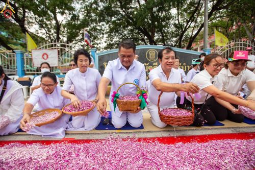 ภาพ No.119969:พิธีต้อนรับพระธรรมยาตรา ในโครงการธรรมยาตรา กตัญญูบูชา มหาปูชนียาจารย์ พระมงคลเทพมุนี(สด จนฺทสโร) พระผู้ปราบมาร อนุสรณ์สถาน 7 แห่ง ปีที่ 12 วันที่ 28 มกราคม พ.ศ. 2567 ณ วัดพระธรรมกาย จ.ปทุมธานี