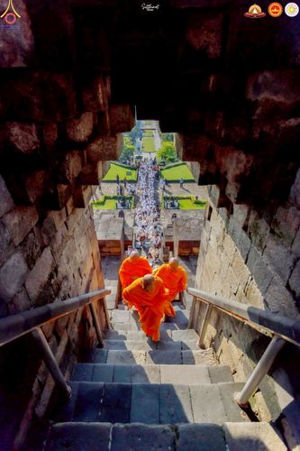 ภาพ No.224430:วันจันทร์ที่ 12 พฤษภาคม พ.ศ. 2568  ชาวพุทธในอินโดนีเซีย ร่วมฉลองวิสาขบูชาจุดประทีปกว่า 200,000 ดวง ณ พระมหาเจดีย์บรมพุทโธ  เจริญพุทธมนต์ถวาย “พระวชิรเกล้าเจ้าอยู่หัว”