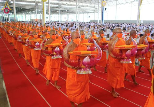 ภาพ No.134256:พิธีทอดผ้าป่าสมทบ มหาสังฆทาน 10,000 วัด ทั่วไทย วันอาทิตย์ต้นเดือนที่ 7 เมษายน พ.ศ.2567 ณ ห้องแก้วสารพัดนึก 1 สภาธรรมกายสากล  วัดพระธรรมกาย จ.ปทุมธานี