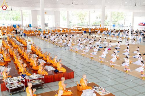 ภาพ No.211841:วันเสาร์ที่ 15 มีนาคม พ.ศ. 2568 พิธีถวายภัตตาหารเมนูสวรรค์ เพื่อการบรรลุธรรม ณ หอฉันคุณยายฯ วัดพระธรรมกาย