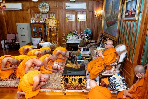 ภาพ No.84923:พิธีทำสามีจิกรรมและรับฟังโอวาท จากพระผู้ใหญ่ พระมหาเถระ พระสังฆาธิการ เนื่องในเทศกาลเข้าพรรษา ของคณะสงฆ์วัดพระธรรมกาย นำโดยหลวงพ่อทัตตชีโว วันที่ 3 สิงหาคม พ.ศ. 2566